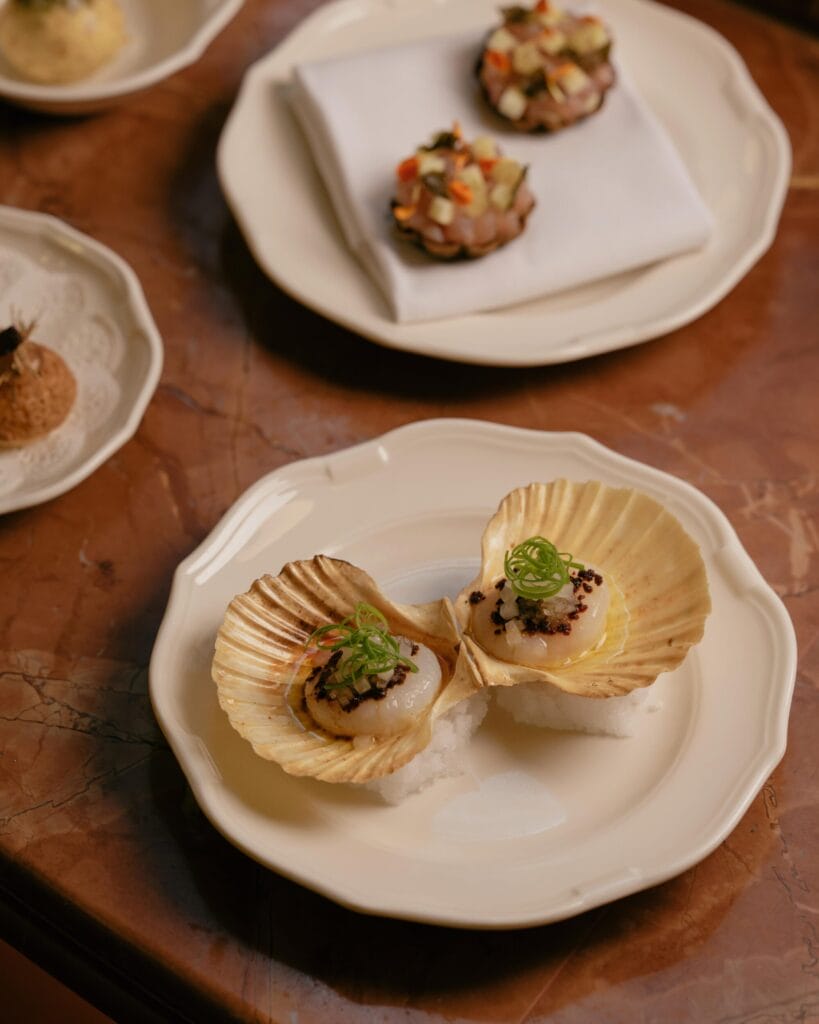 finely plated seared scallops served at Reine & La Rue