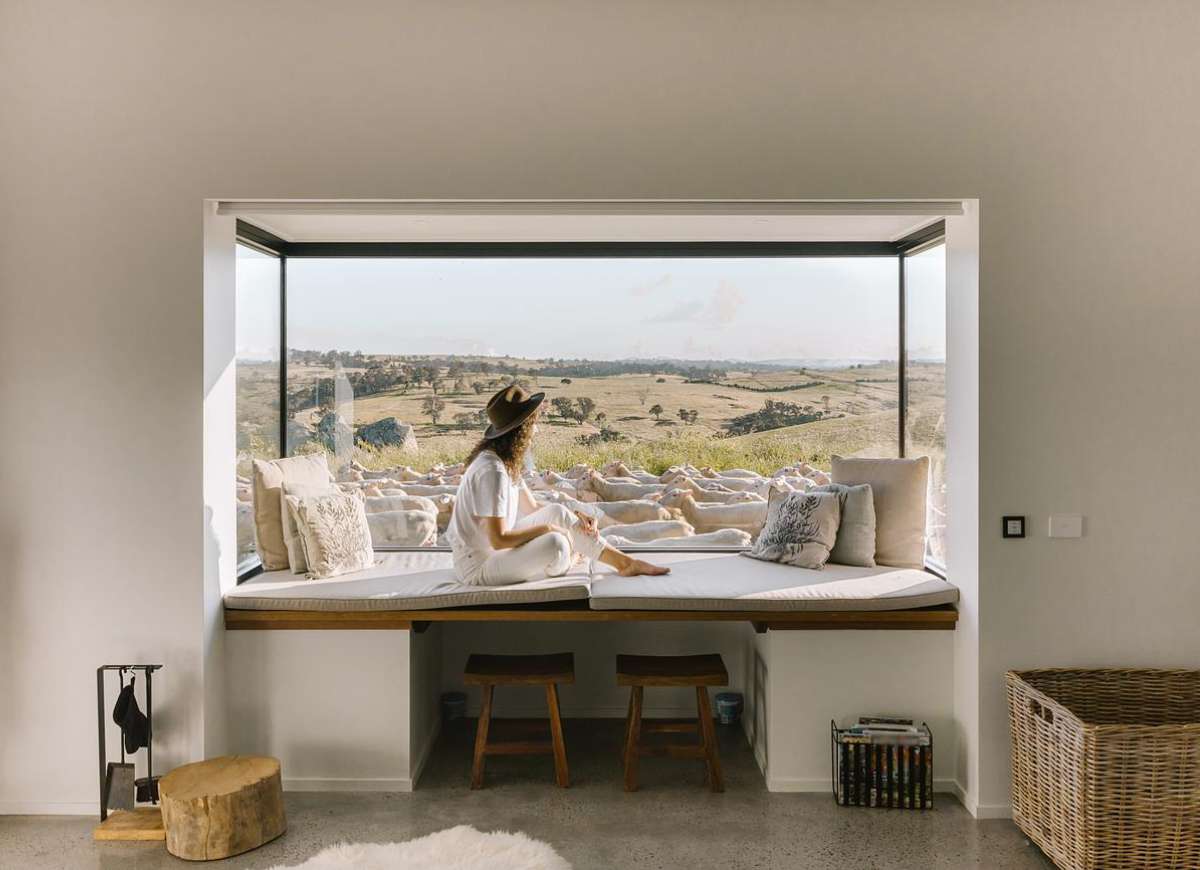 Farmers Hut - Sheep and a view