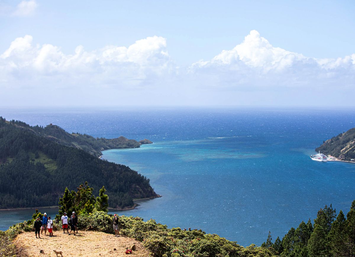 View of Aranui. Photo by Tom Fowlks.