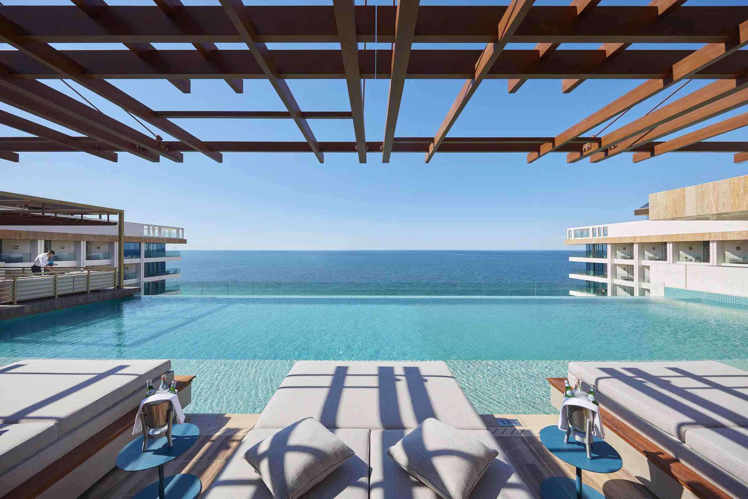 Mandarin Oriental Opens First Middle East Resort in Dubai