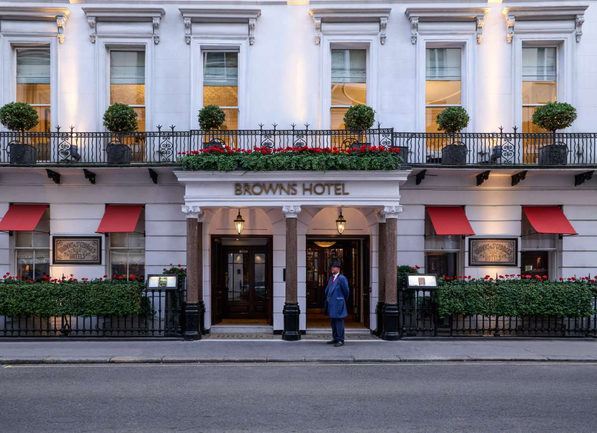 restaurants near brown's hotel london