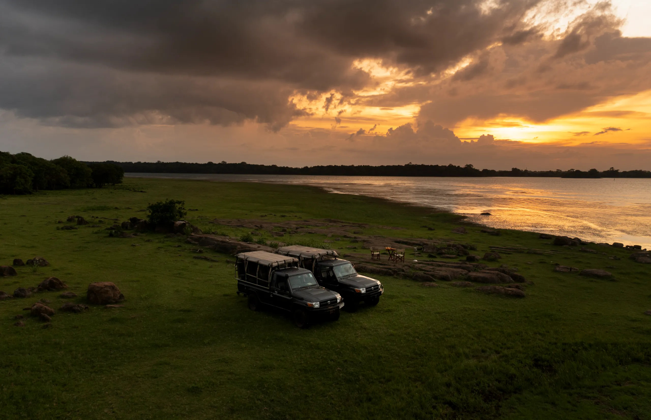 UGA Escapes - Nachchaduwa sundowners and canapes at sunset