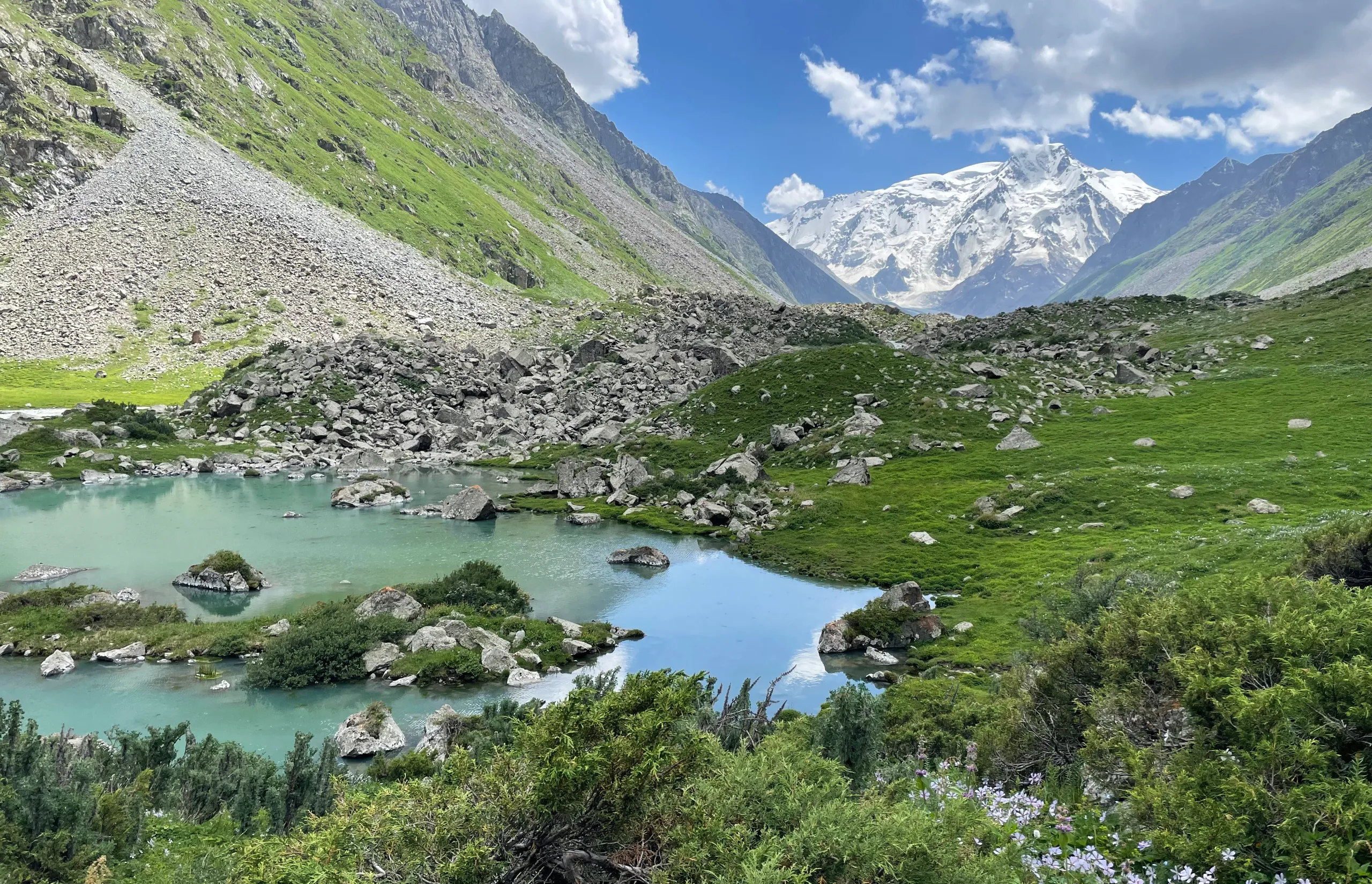 Hike through tranquil alpine landscapes in Kyrgyzstan - Photographer Yvonne Kessler