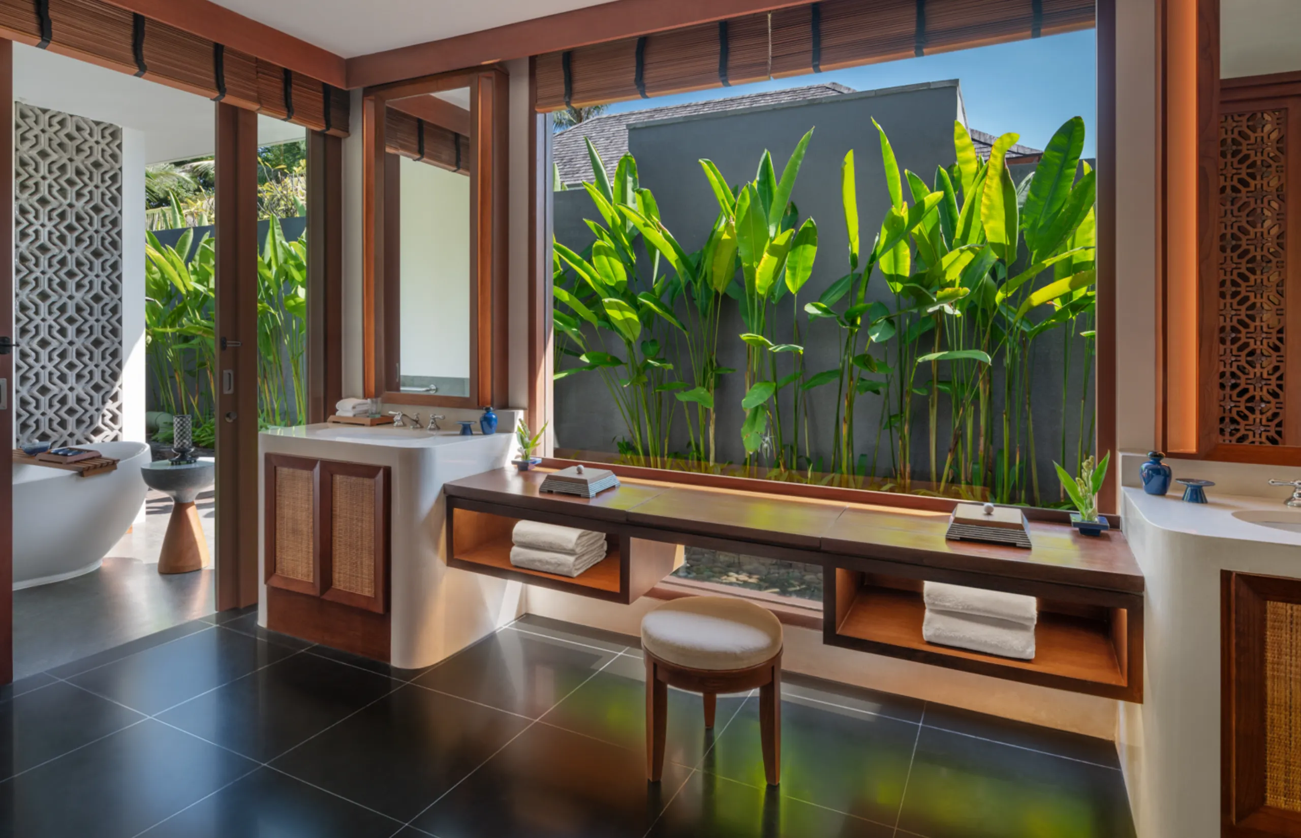 The Sira, a Luxury Collection Resort & Spa, Lombok - One Bedroom Villa Beachfront Bathroom