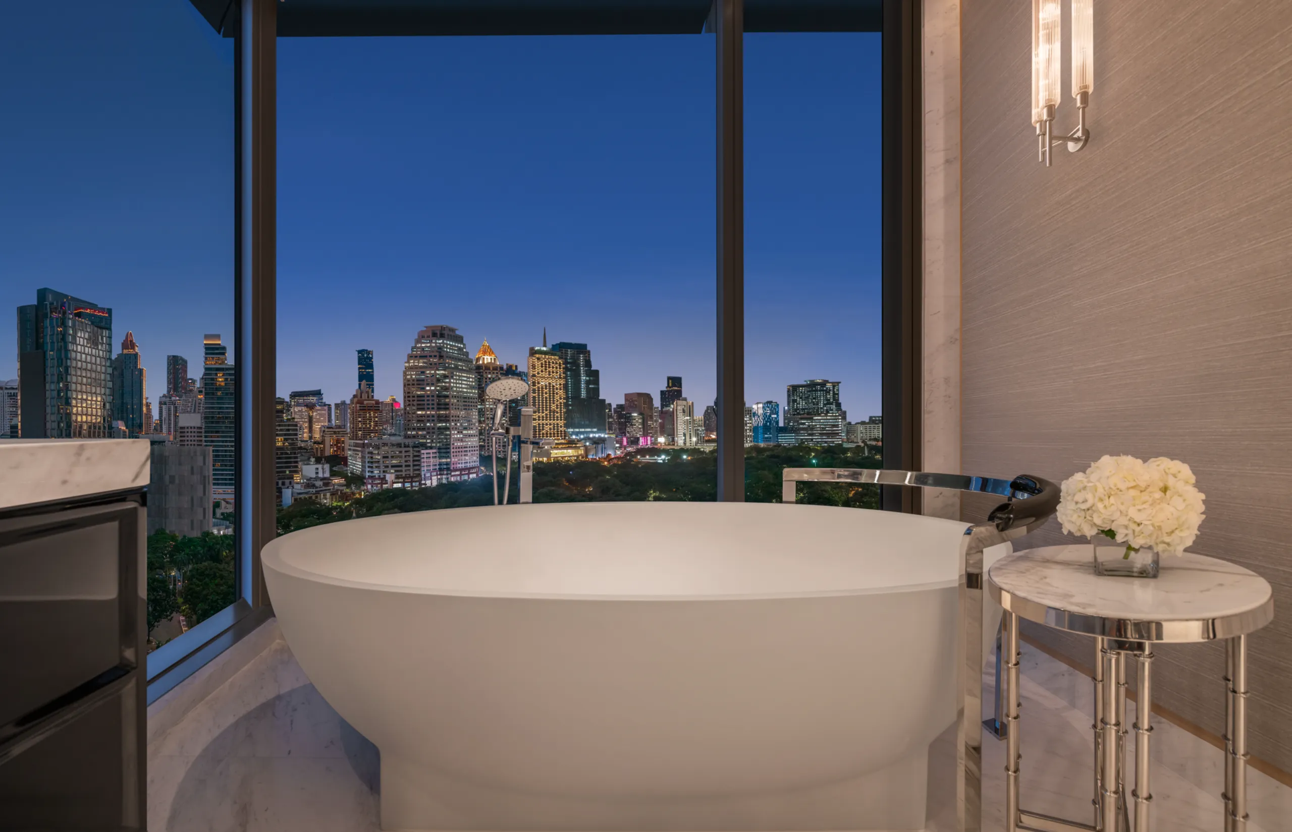 The Ritz-Carlton, Bangkok - Amararnth_Suite - Bathroom (Twilight)