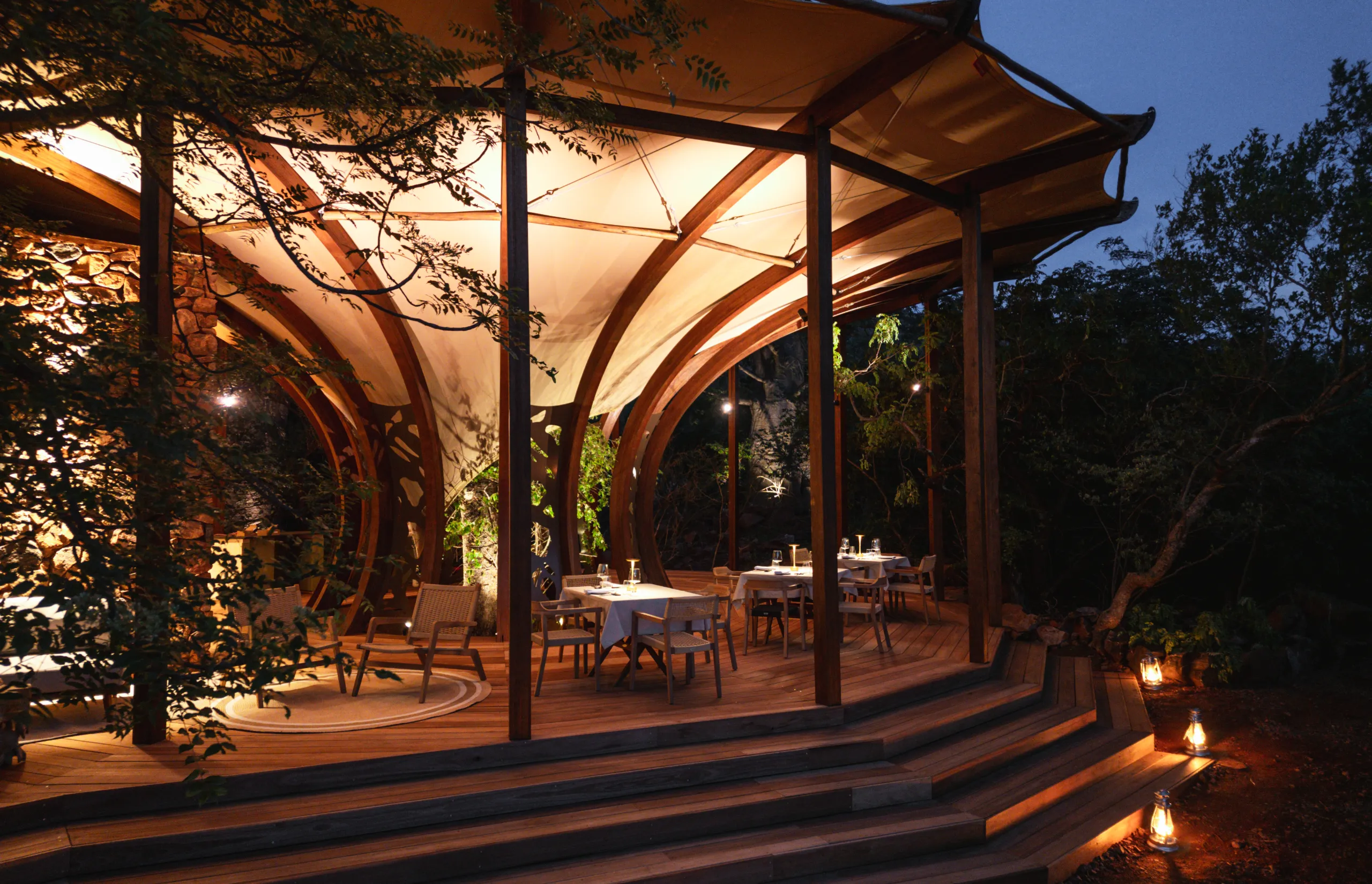 Few & Far Luvhondo - Dining Main Lodge