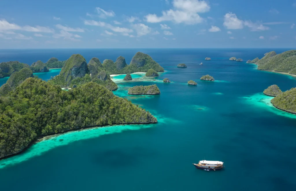 Rascal Voyages - Raja Ampat - Wayag