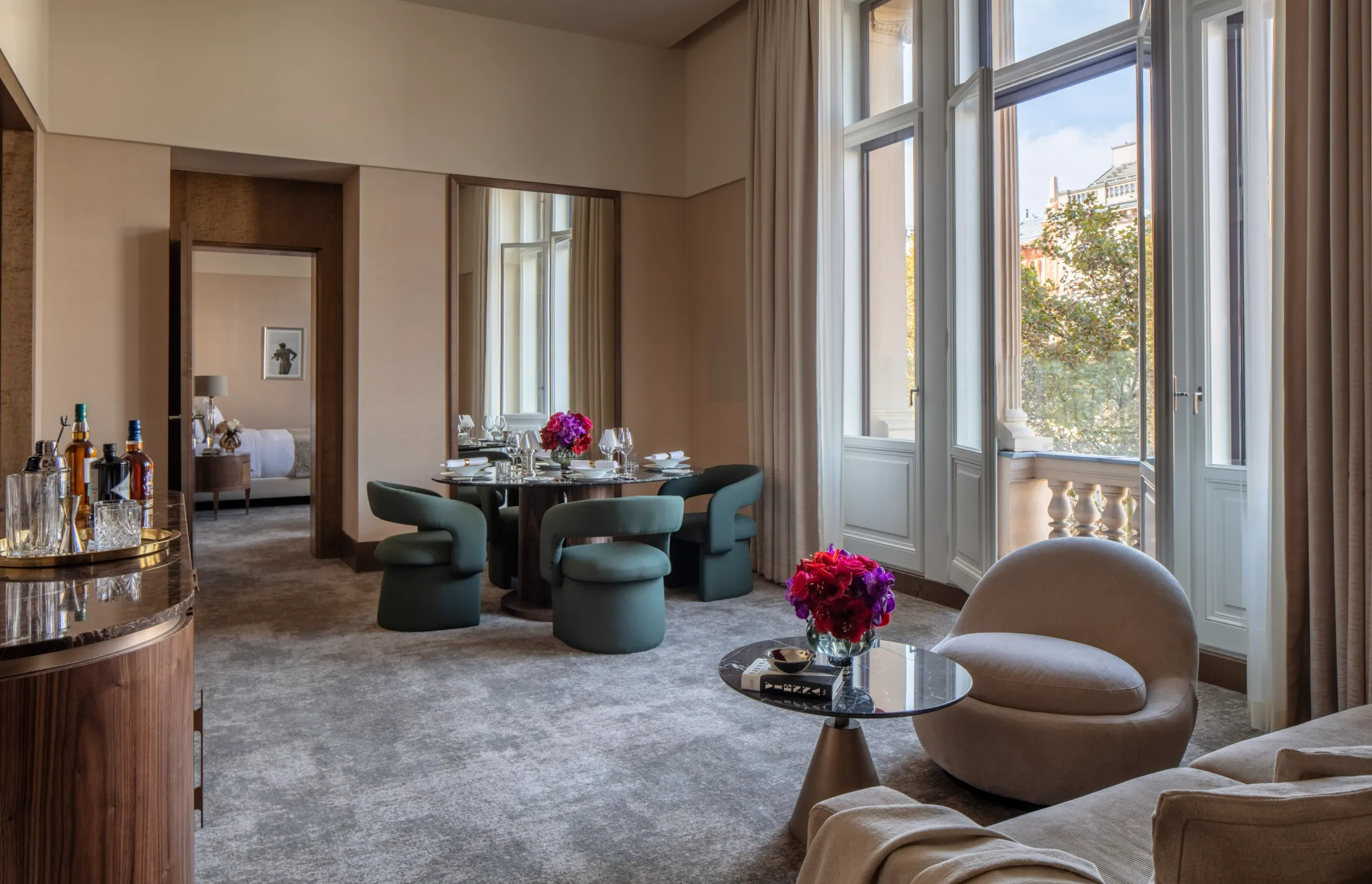 Anantara Palais Hansen Vienna - Hotel Guest Room ANANTARA SUITE KING Living Room Balcony