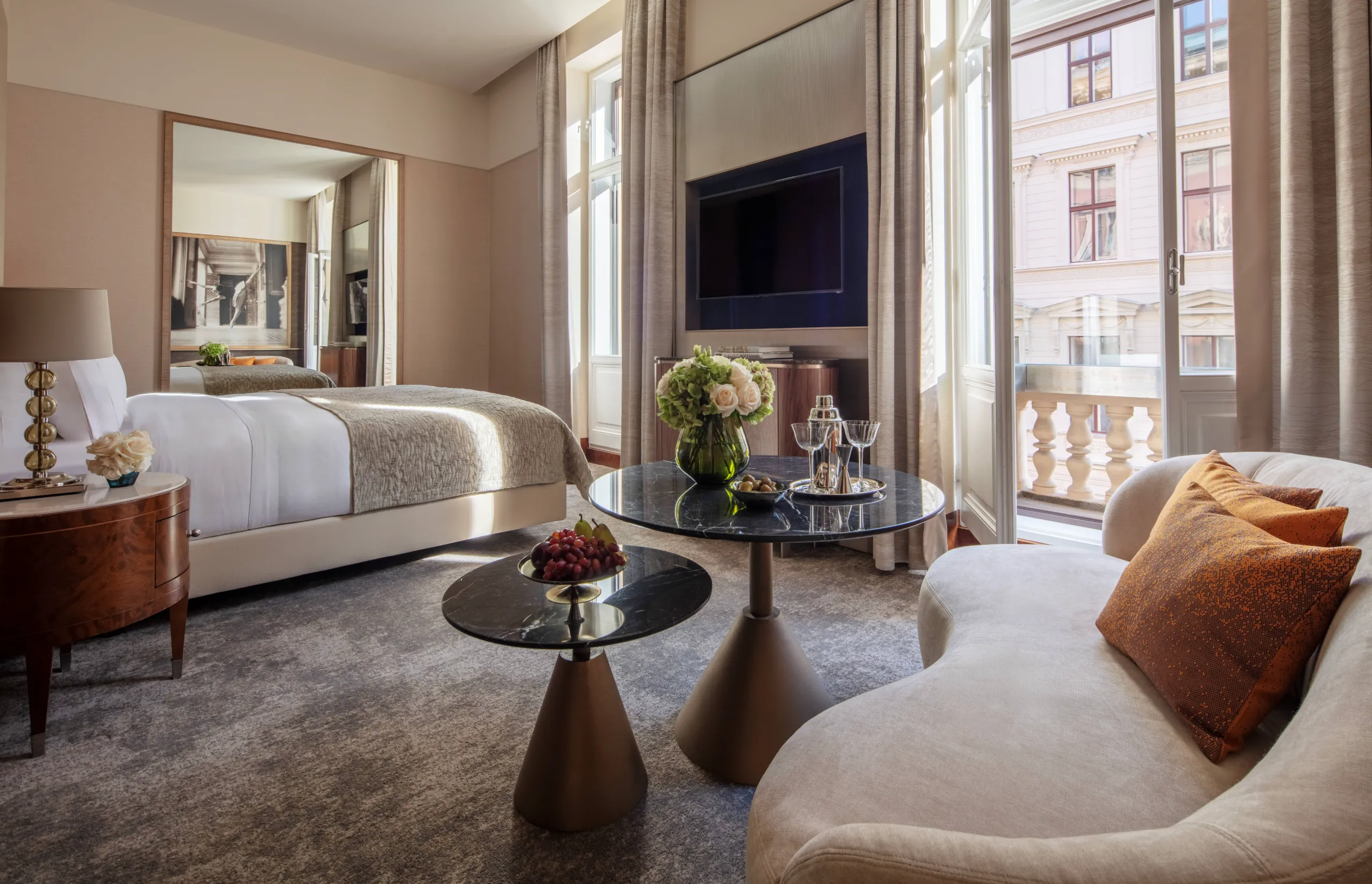Anantara Palais Hansen Vienna - Hotel Guest Room PREMIUM BALCONY ROOM KING