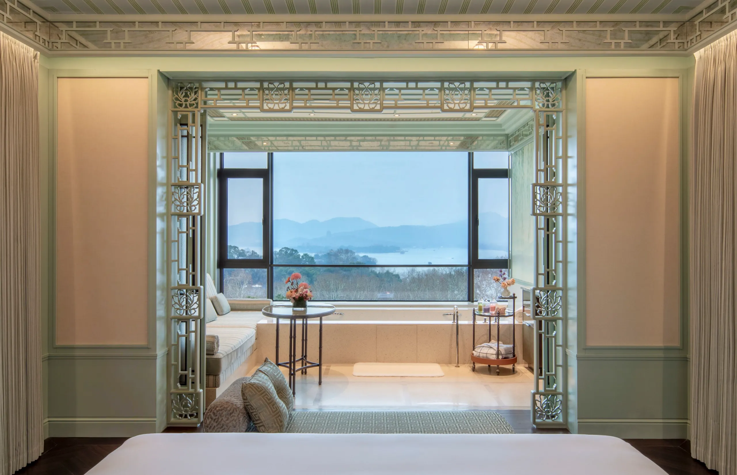 The Silk Lakehouse, Shangri-La Hangzhou | Romance Room Lake View