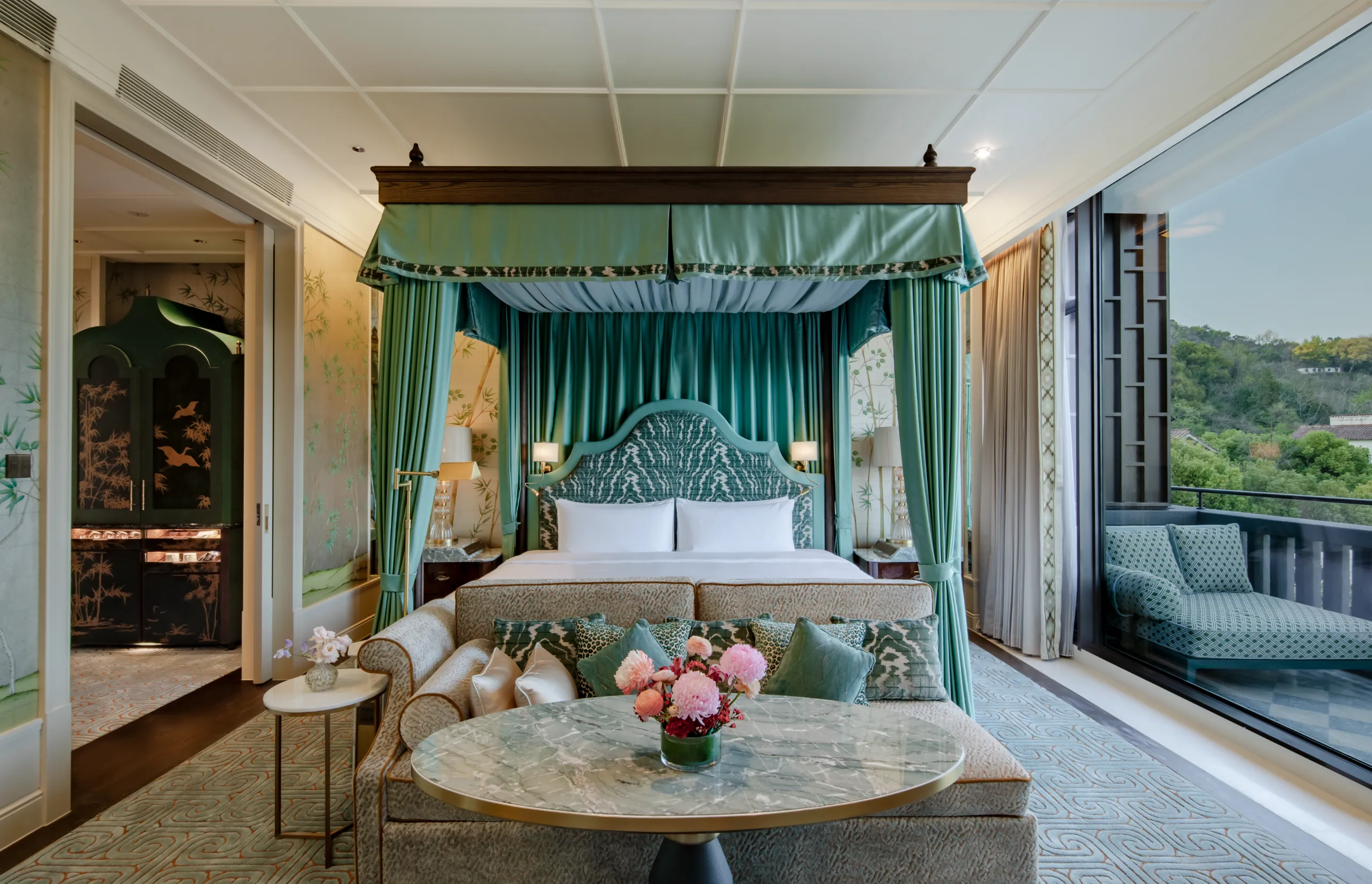 The Silk Lakehouse Suite (Presidential Suite)