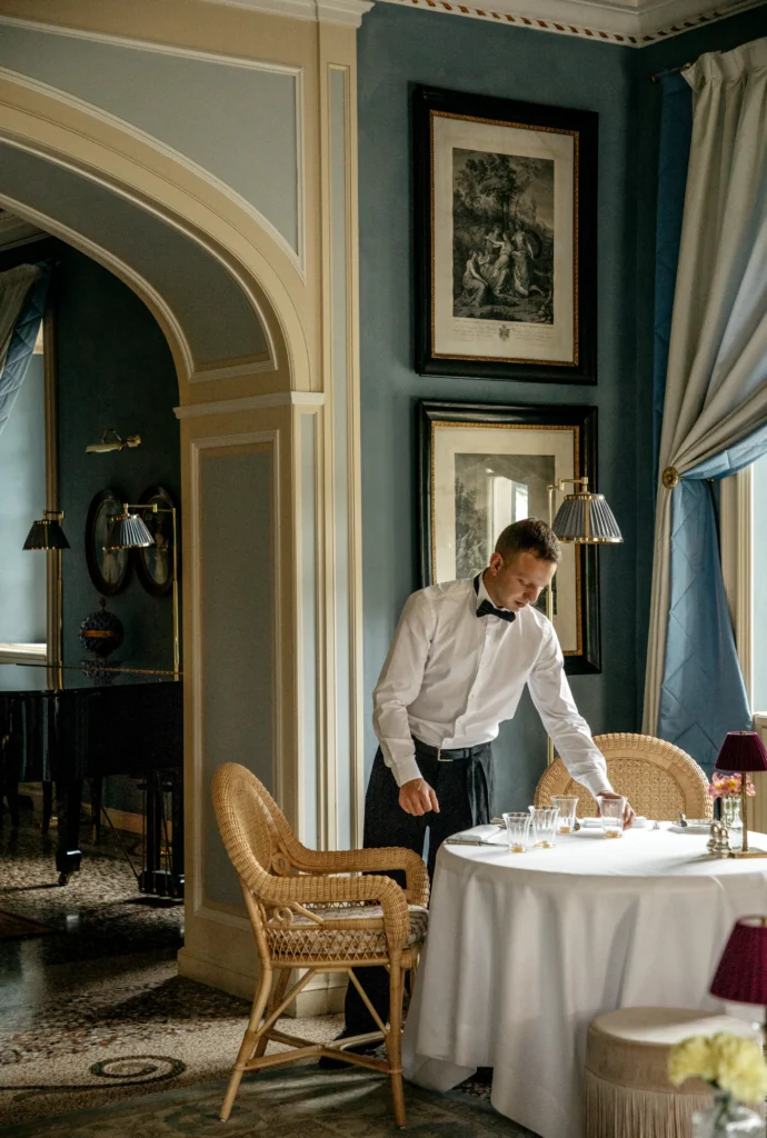 Lake Como | Restaurant in Sala delle Dame © Ruben Ortiz