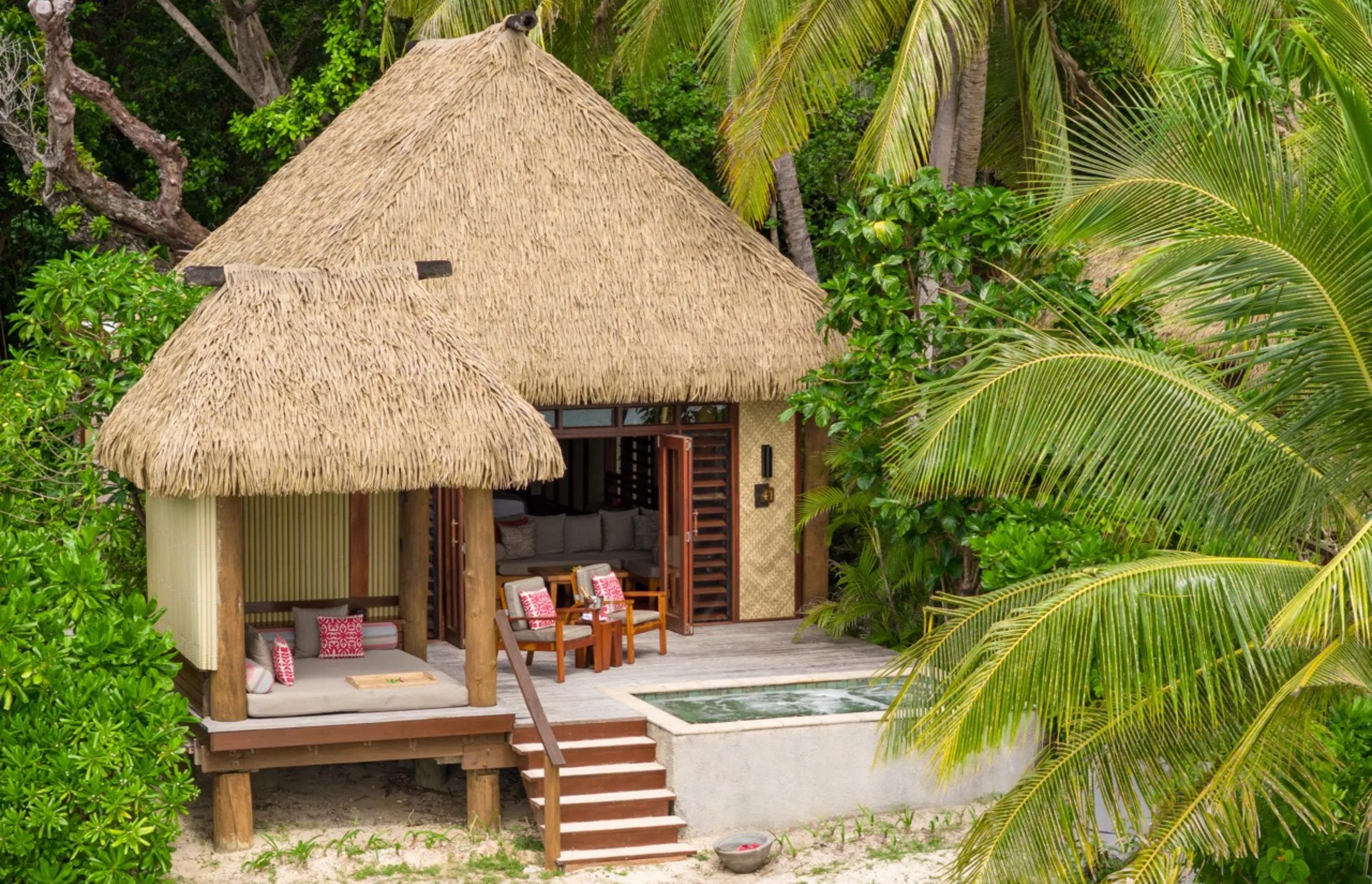 Deluxe Beachfront Bures