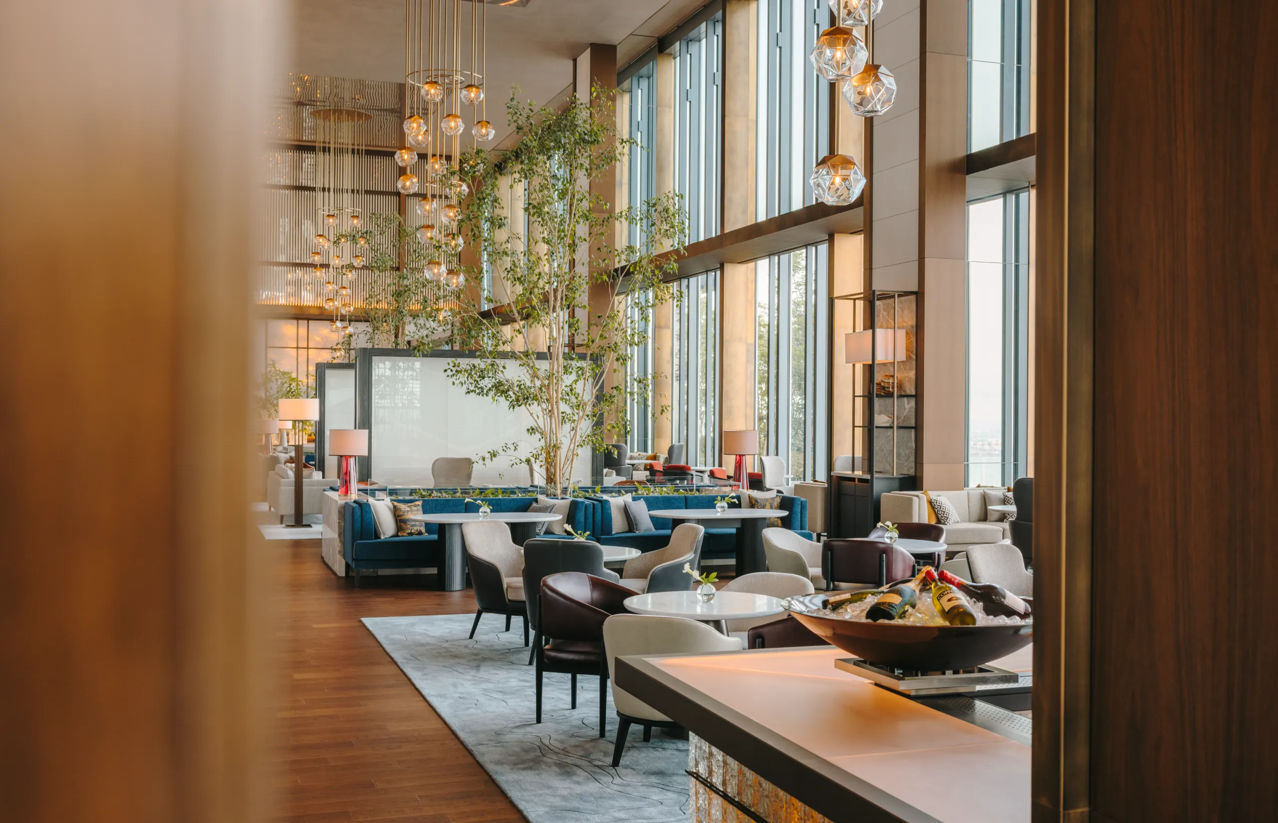 Fairmont Tokyo | Lobby Lounge | Vue Mer | Interior Towards Reception