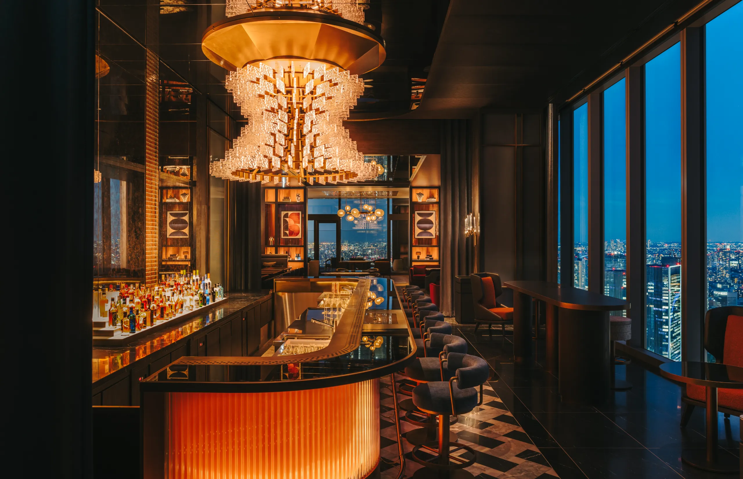 Fairmont Tokyo | Specialty Bar & Restaurant | DRIFTWOOD | Bar Counter Towards Outdoor Terrace
