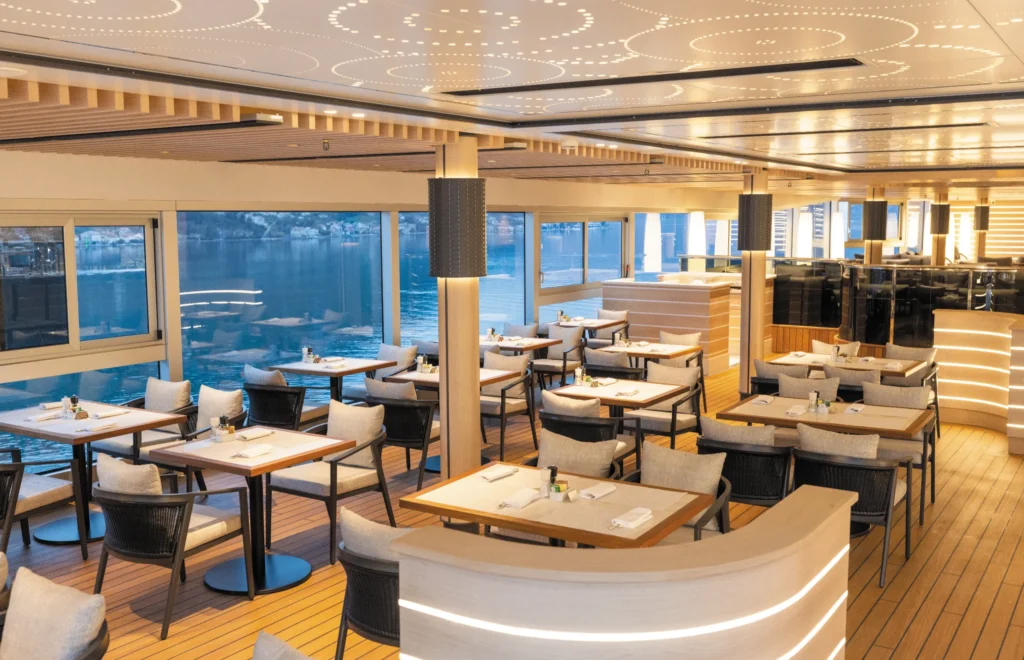 GRA Pool Deck | Regent Seven Seas Grandeur