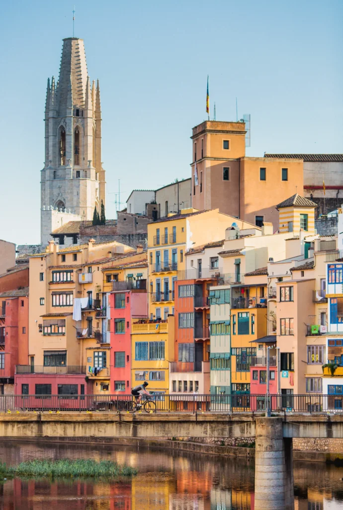Catalonia | Costa Brava | Girona next to River Onyar