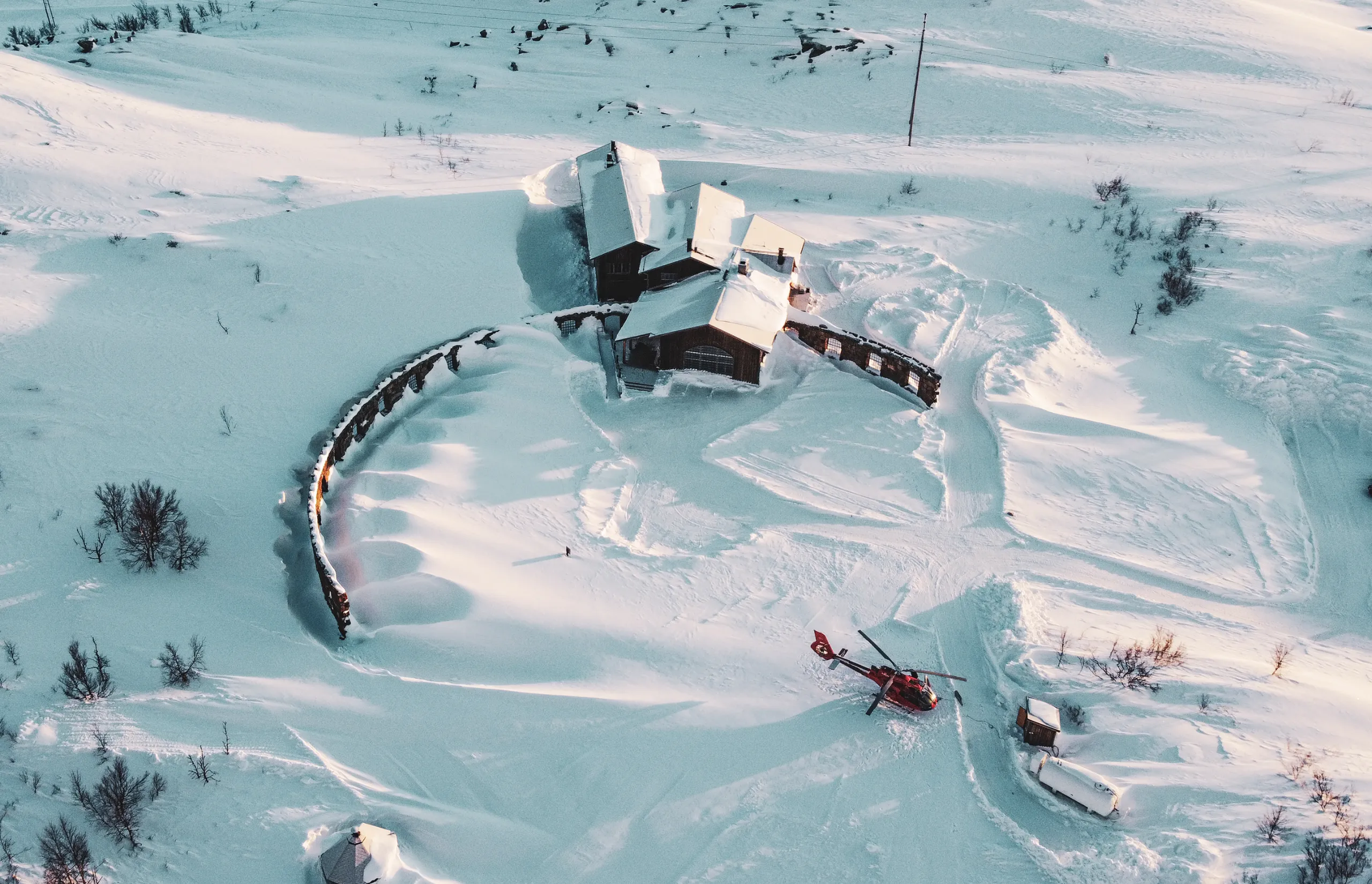 Arctic luxury stays | Niehku exterior | Credit: @swedishlapland