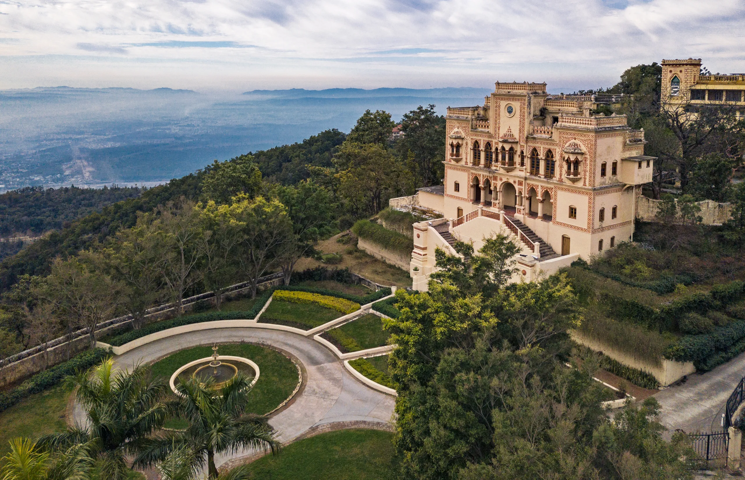 Luxury sleep programs | Ananda Palace and Valley