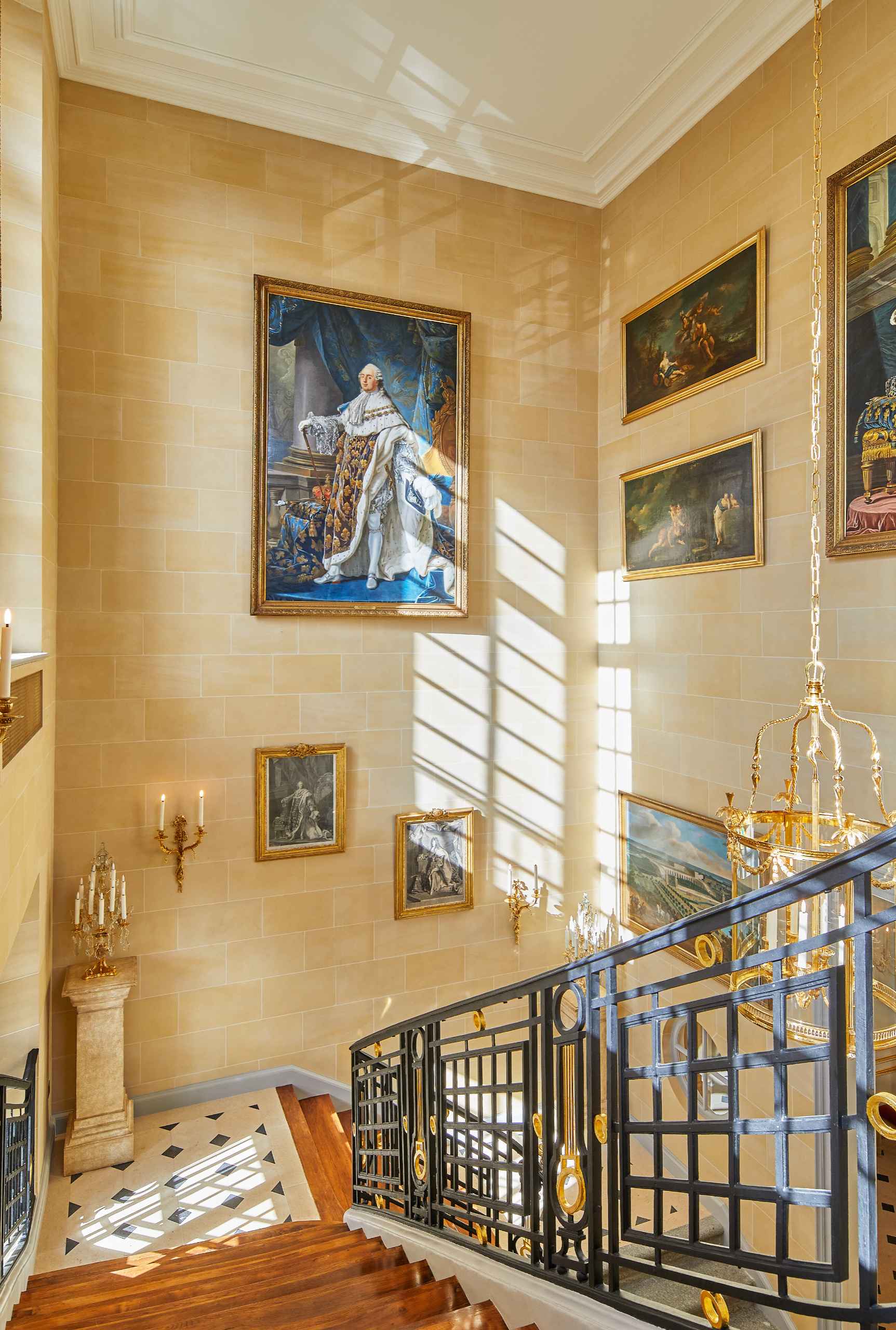 Lieux Communs - Escalier principal | Airelles Le Grand Contrôle Versailles