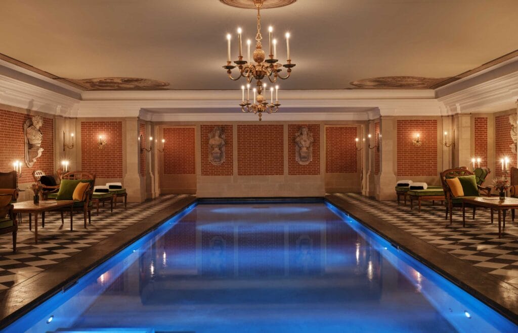 Spa Valmont - Piscine intérieure | Airelles Le Grand Contrôle Versailles