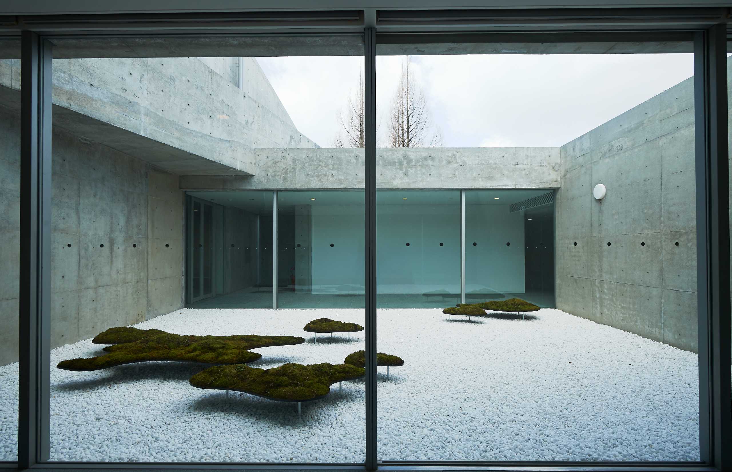 Moss garden art installation by Yutaka Onor | Setouchi Retreat Aonagi