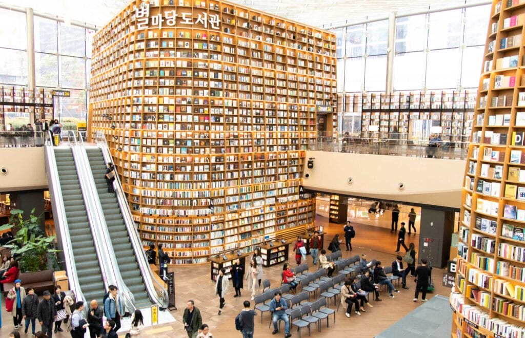 Starfield Library locate as Coex mall, Seoul and this is the famous travel destination | Seoul city guide