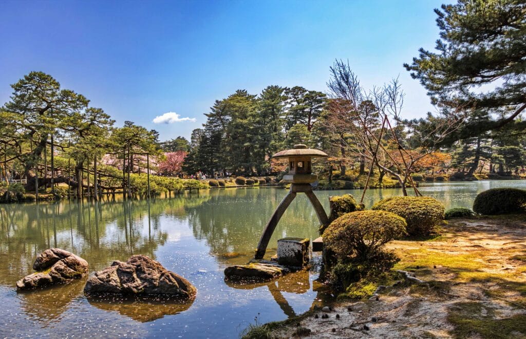 The Kenrokuen Garden in Kanazawa, Japan | Japanese gardens