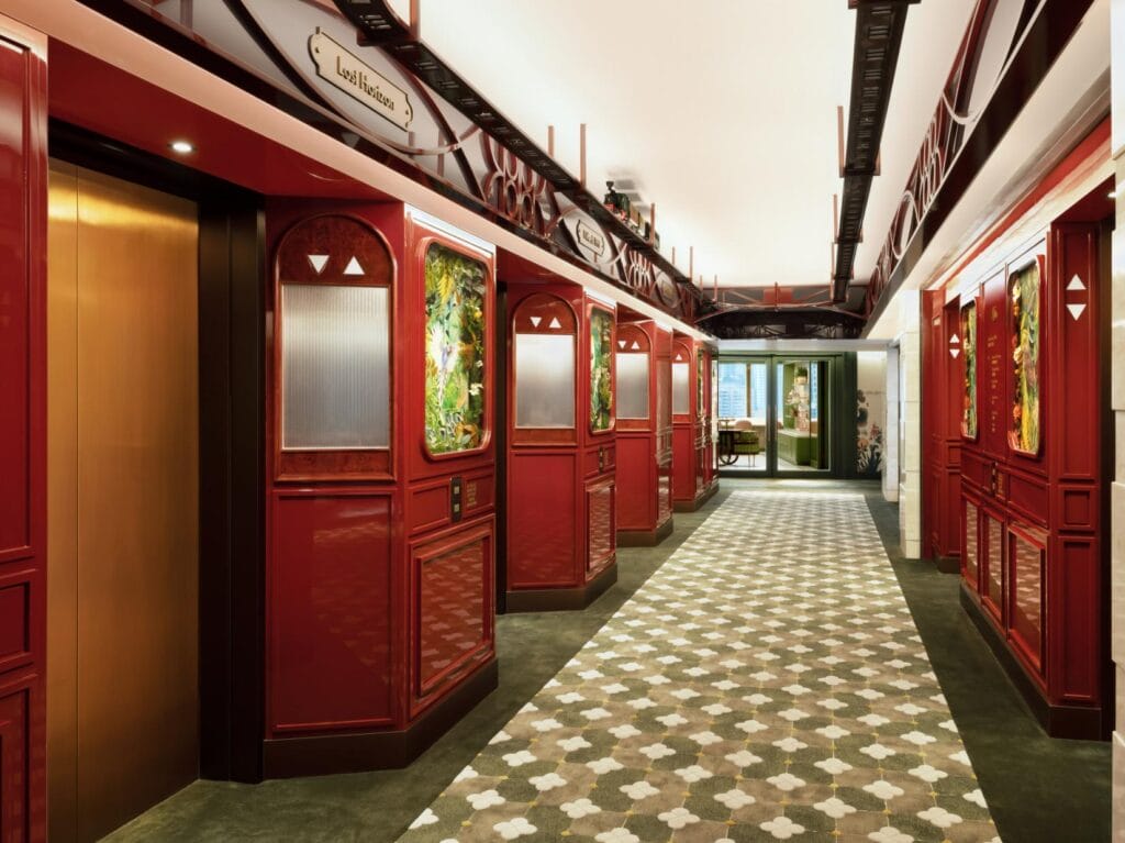 Lift lobby in Island Shangri-La Hong Kong