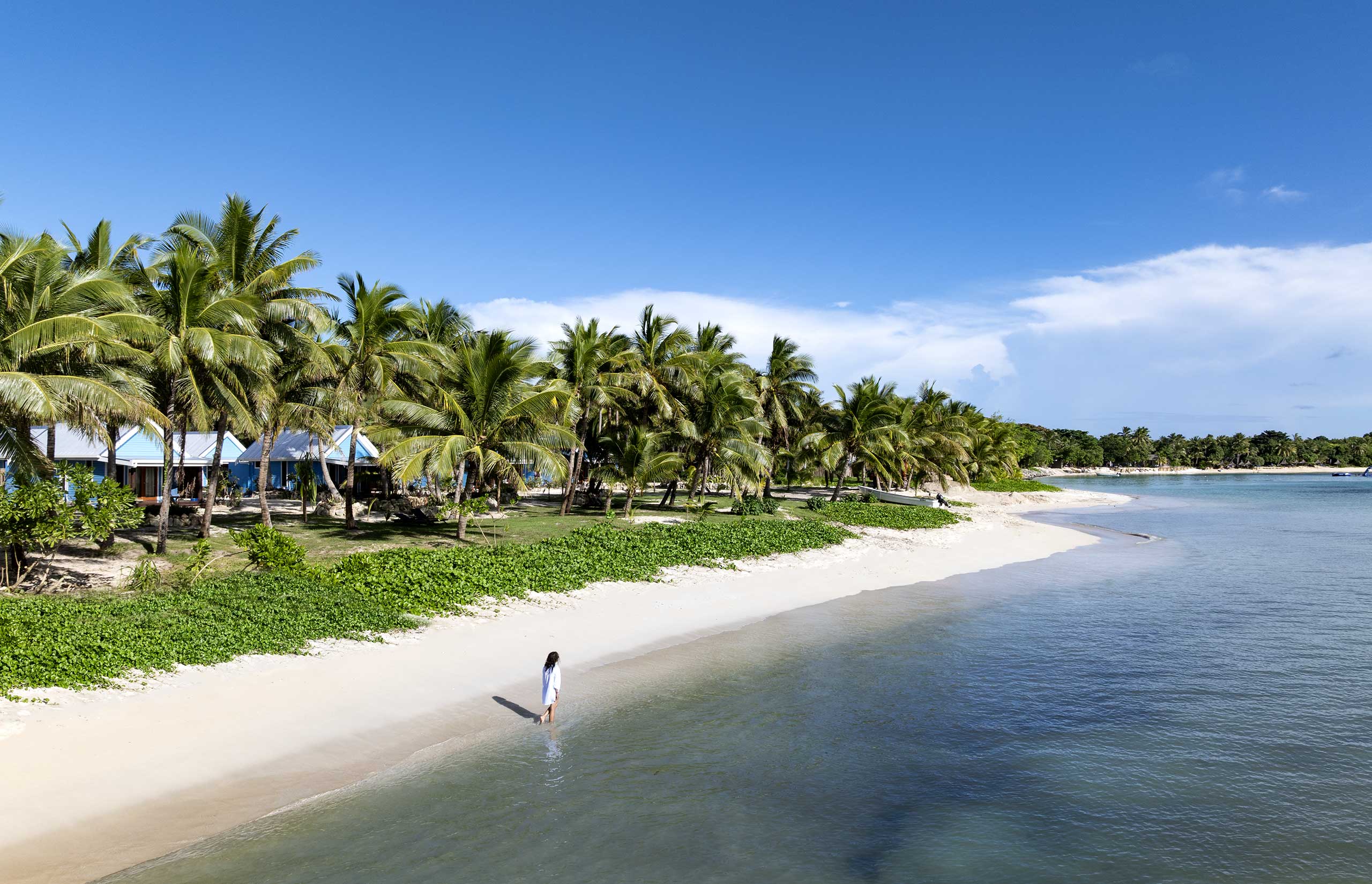Beach walk at Oarsman's Bay Lodge