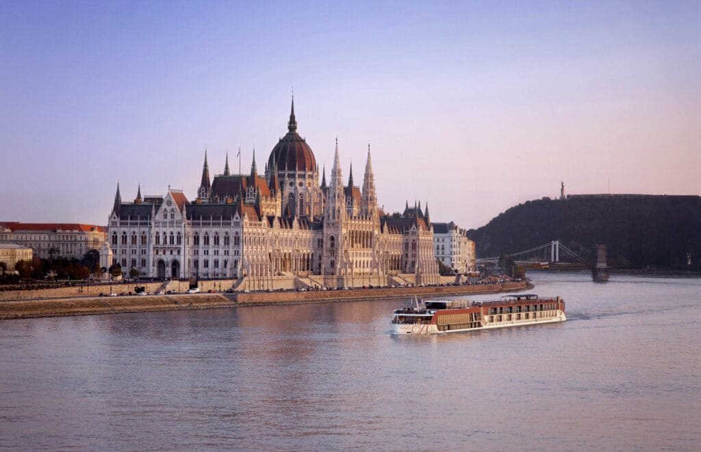 AmaSonata passing by the Budapest Parliment building
