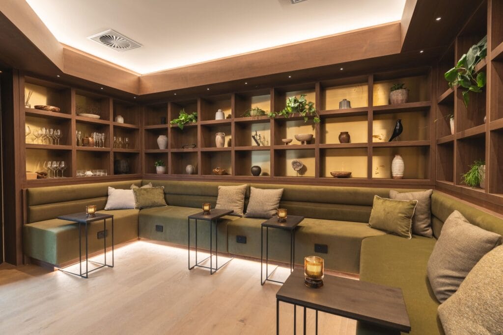 Library Bar at the award-winning Coronet Ridge Resort in Queenstown, New Zealand