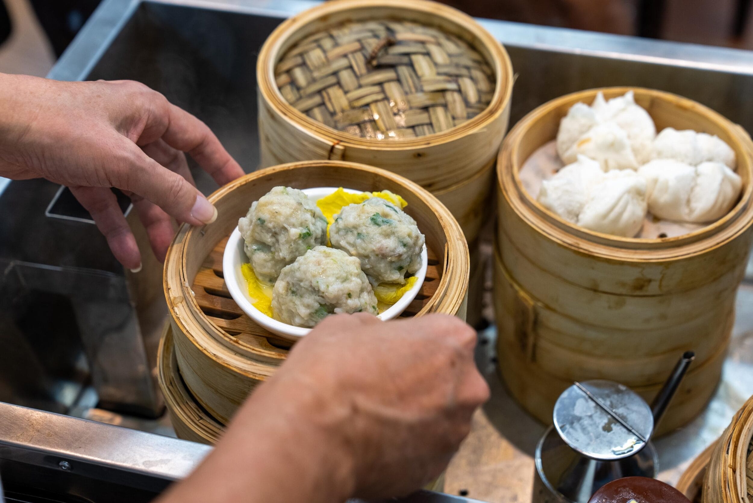 Dim sum at Lin Heung Kui teahouse 