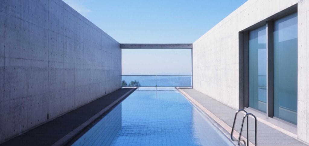 The iconic outdoor lap pool of SETOUCHI RETREAT AONAGI